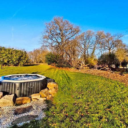 Villa Tagibao Avec Piscine Chauffee Et Spa Lesterps Экстерьер фото