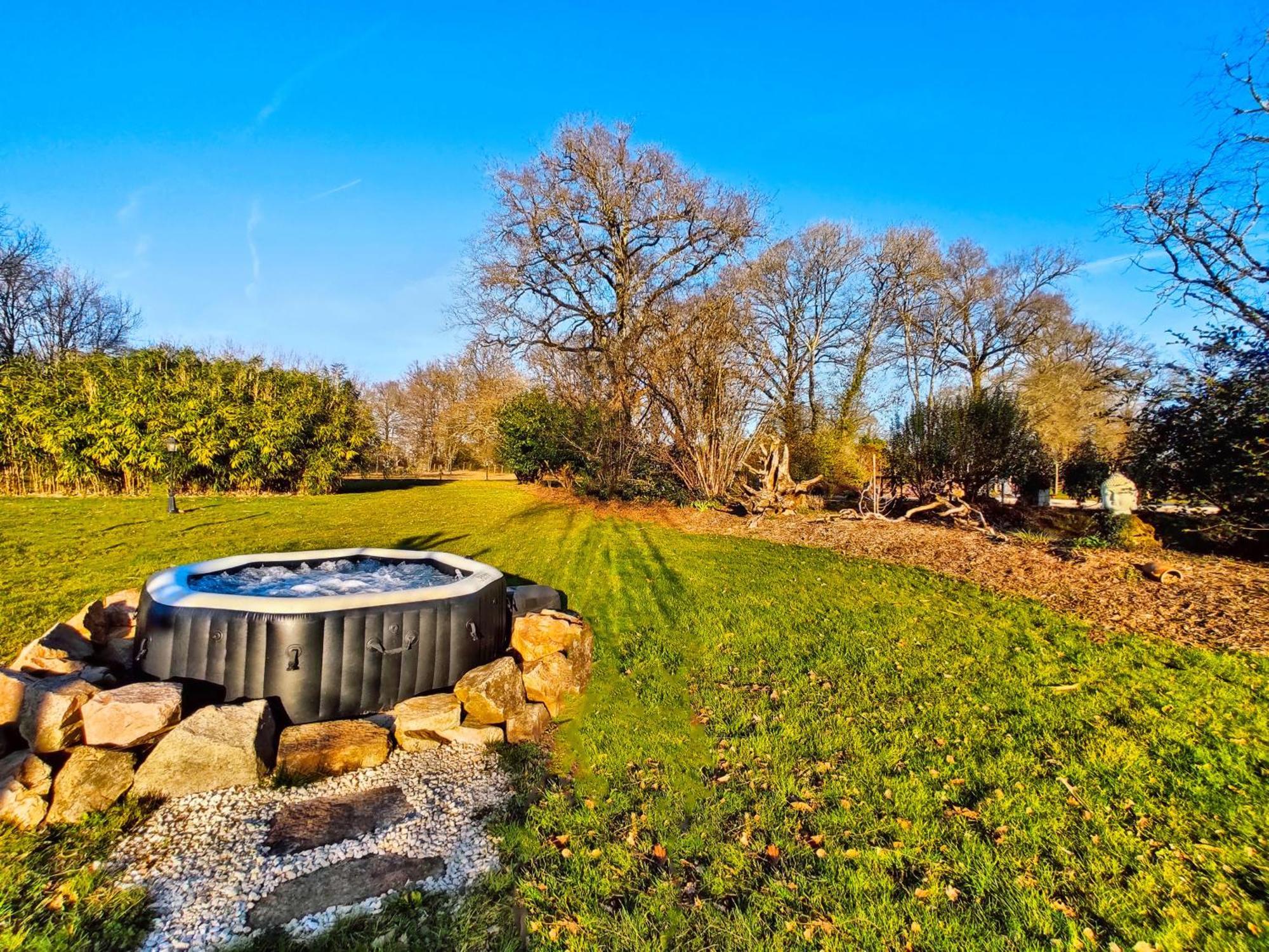 Villa Tagibao Avec Piscine Chauffee Et Spa Lesterps Экстерьер фото