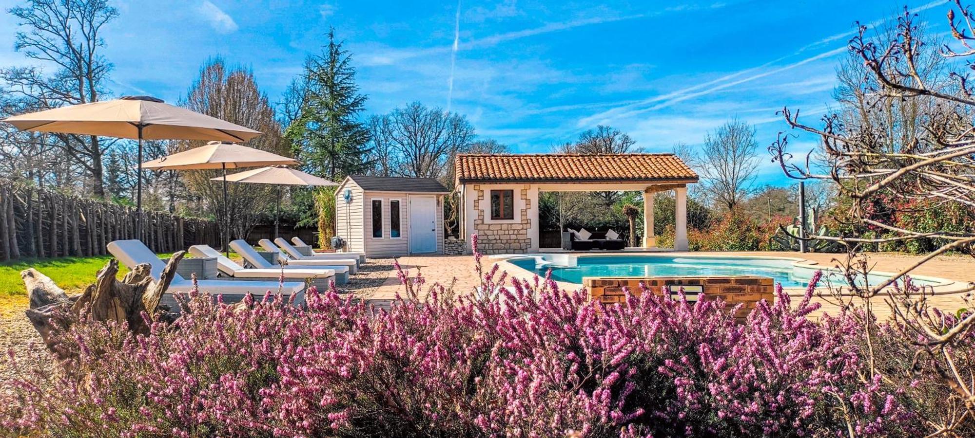 Villa Tagibao Avec Piscine Chauffee Et Spa Lesterps Экстерьер фото