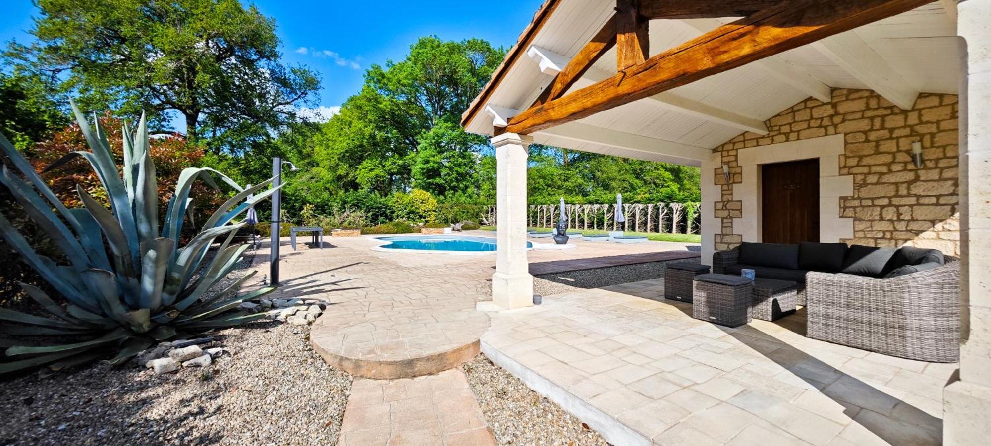 Villa Tagibao Avec Piscine Chauffee Et Spa Lesterps Экстерьер фото