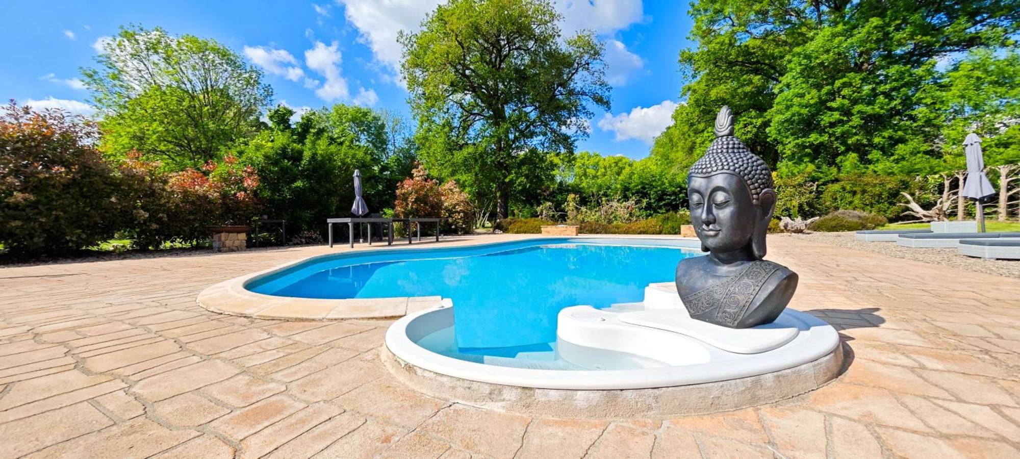 Villa Tagibao Avec Piscine Chauffee Et Spa Lesterps Экстерьер фото