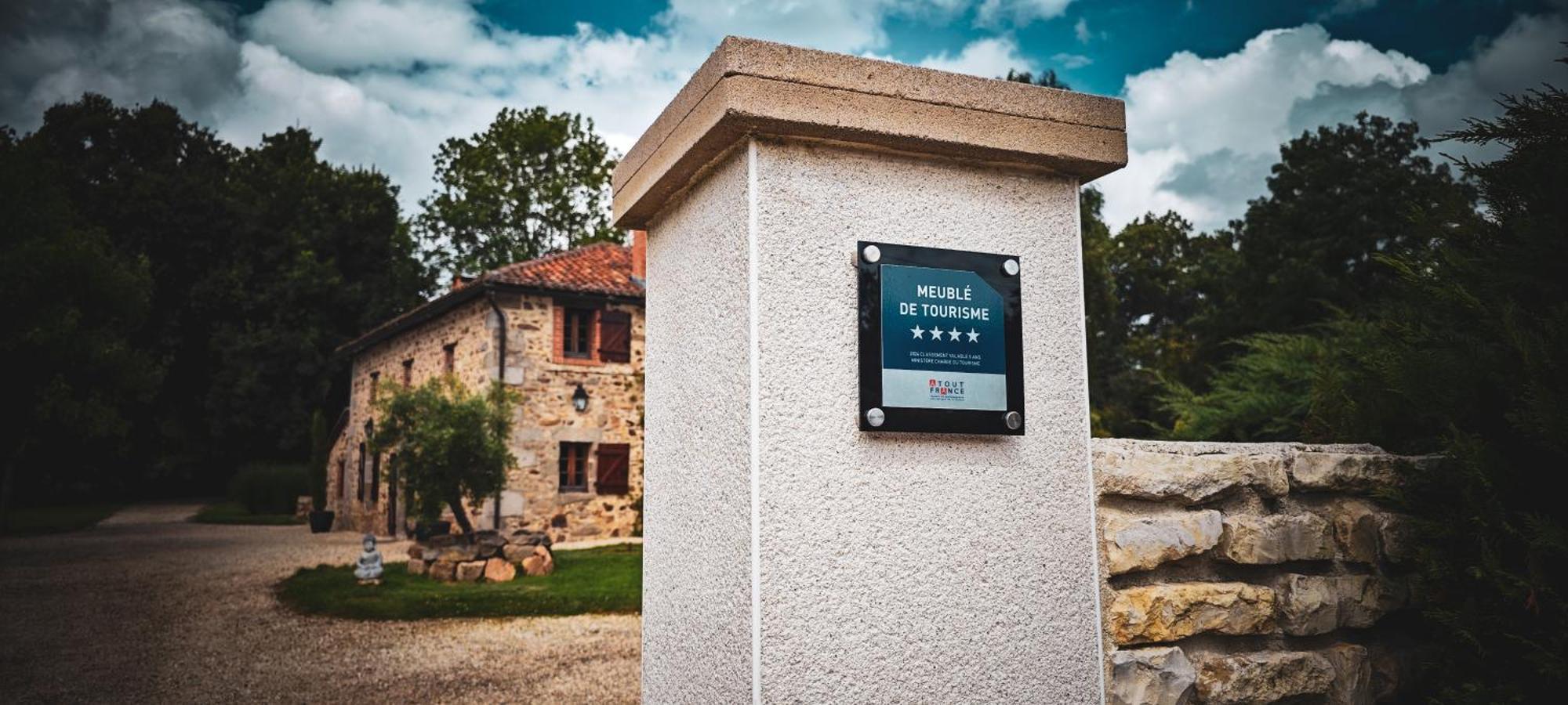 Villa Tagibao Avec Piscine Chauffee Et Spa Lesterps Экстерьер фото